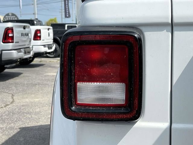 Used 2022 Jeep Wrangler Unlimited Sahara w/ Cold Weather Group image 10