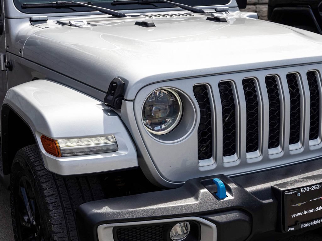 Used 2023 Jeep Wrangler Unlimited Sahara w/ Cold Weather Group AWD/4WD image 30