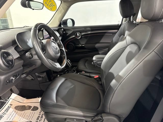 Used 2022 MINI Cooper 2-Door Hardtop FWD image 16