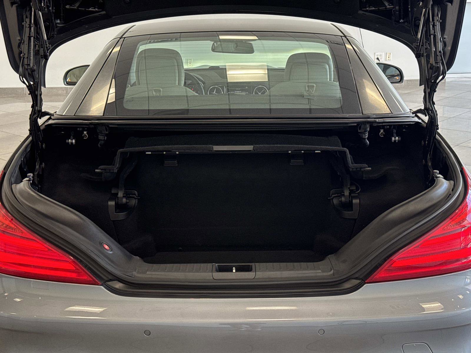 Used 2017 Mercedes-Benz SL 550 image 6
