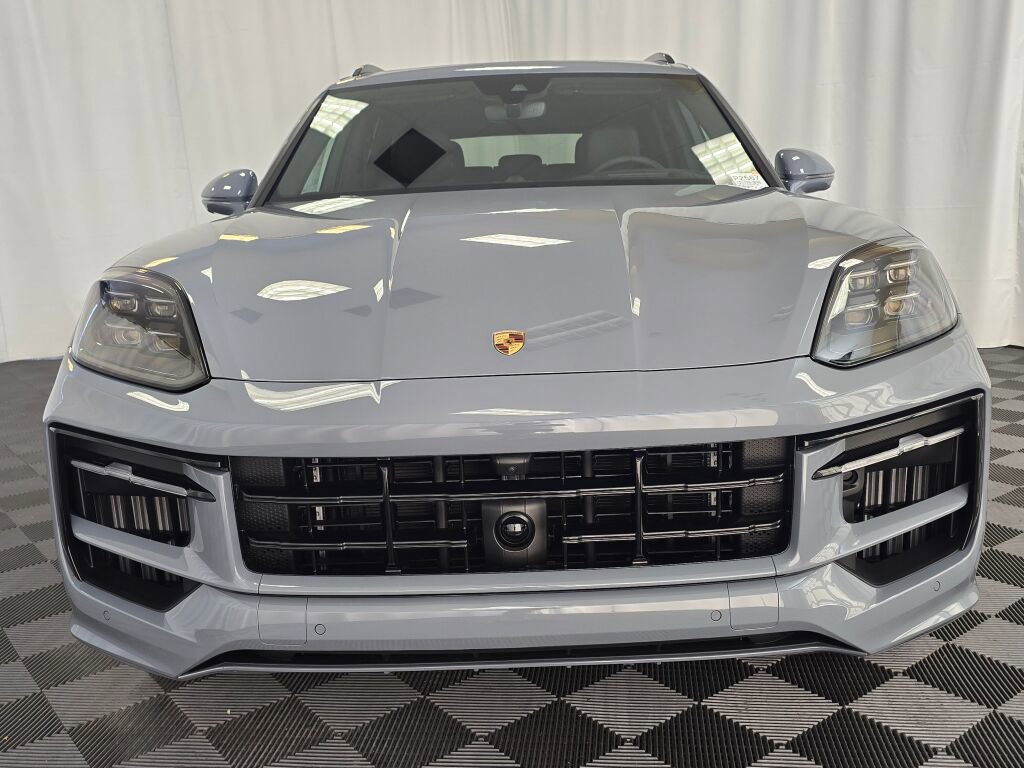 New 2025 Porsche Cayenne GTS image 9