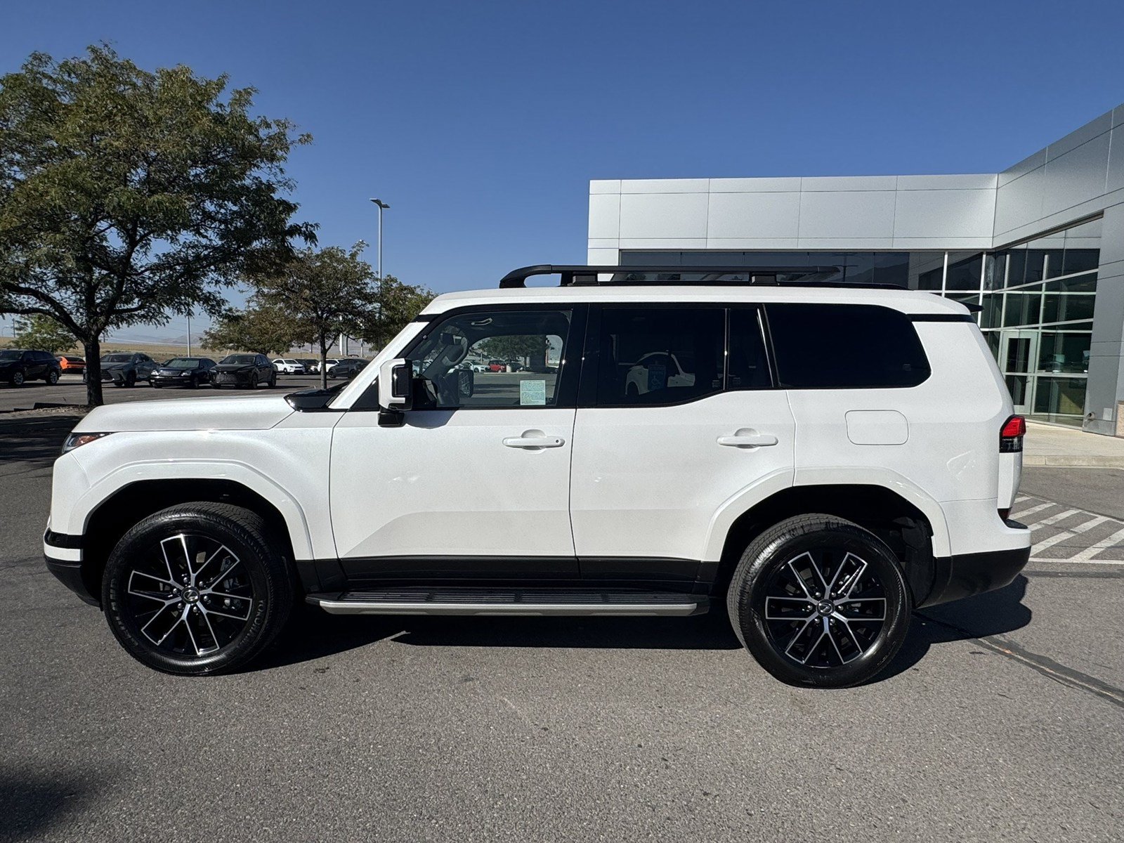 Used 2026 Lexus GX 550 w/ Accessory Package (31) AWD/4WD image 3