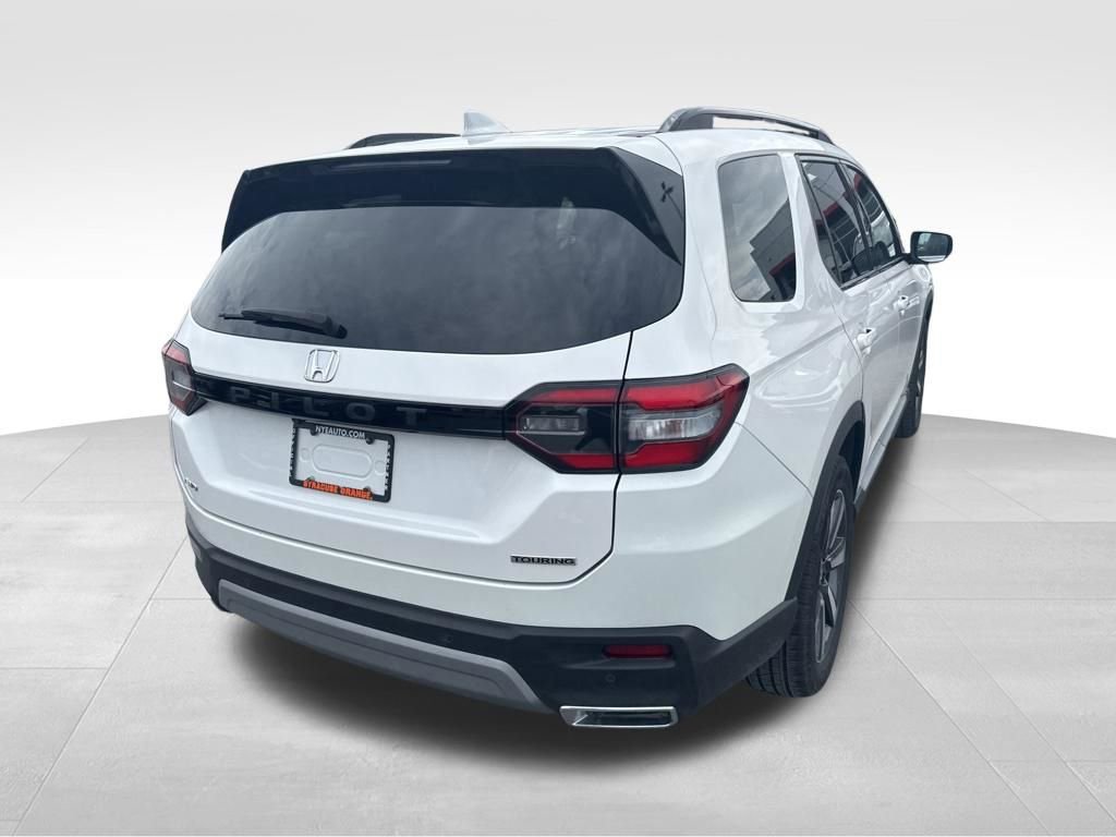Used 2025 Honda Pilot Touring image 5