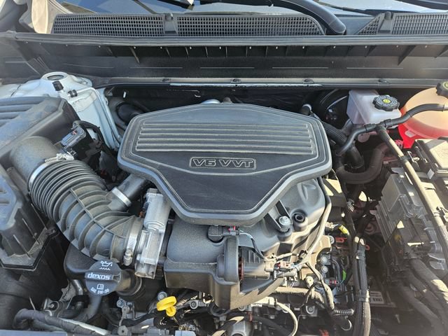 Used 2023 GMC Acadia SLT w/ Preferred Package FWD image 22