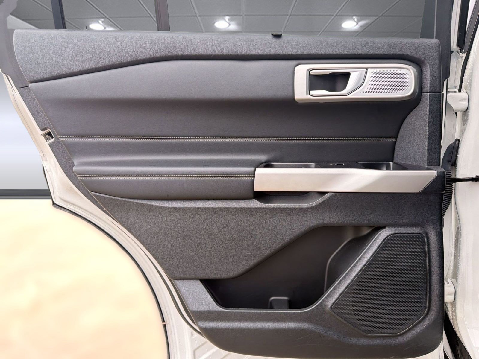 Used 2023 Ford Explorer Limited w/ Limited Technology Package RWD image 22