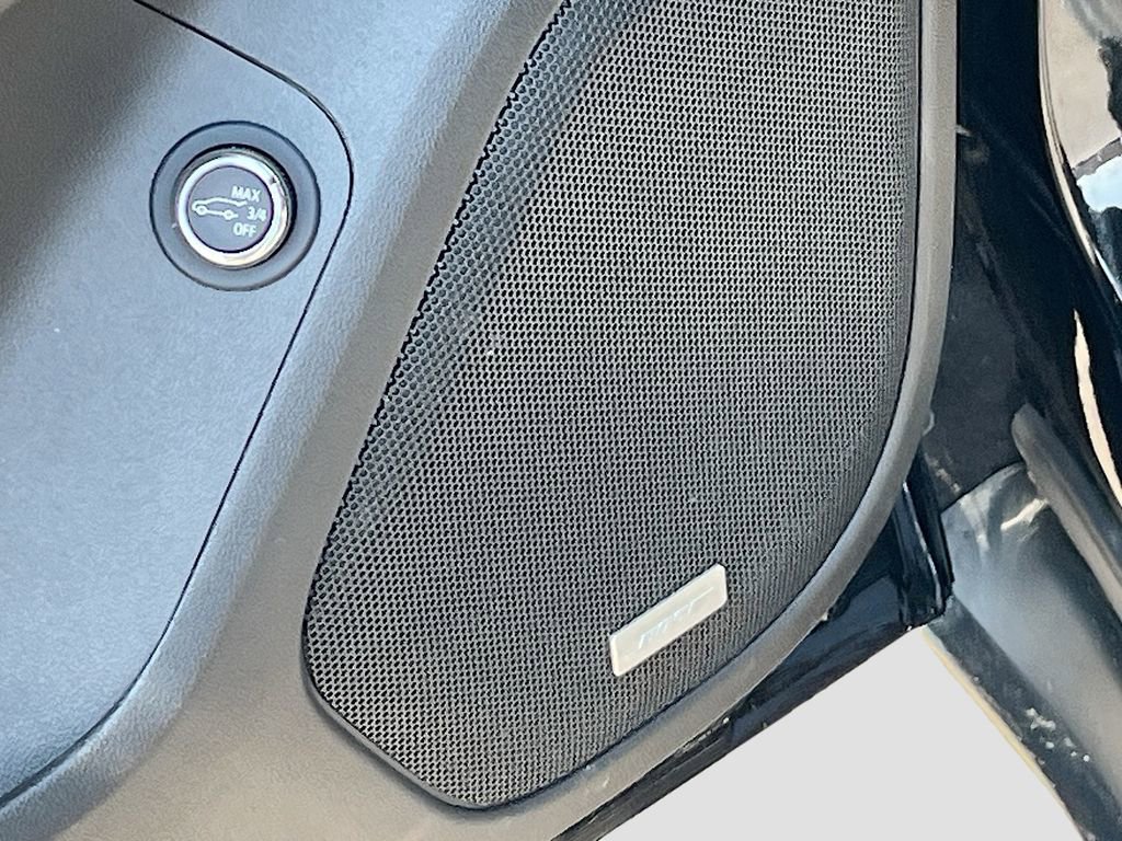 Used 2022 GMC Acadia Denali w/ Black Diamond Edition image 19