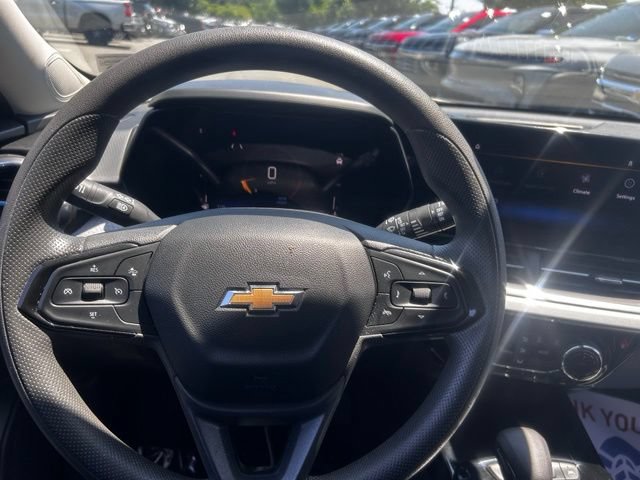 Used 2025 Chevrolet Trax LT FWD image 29