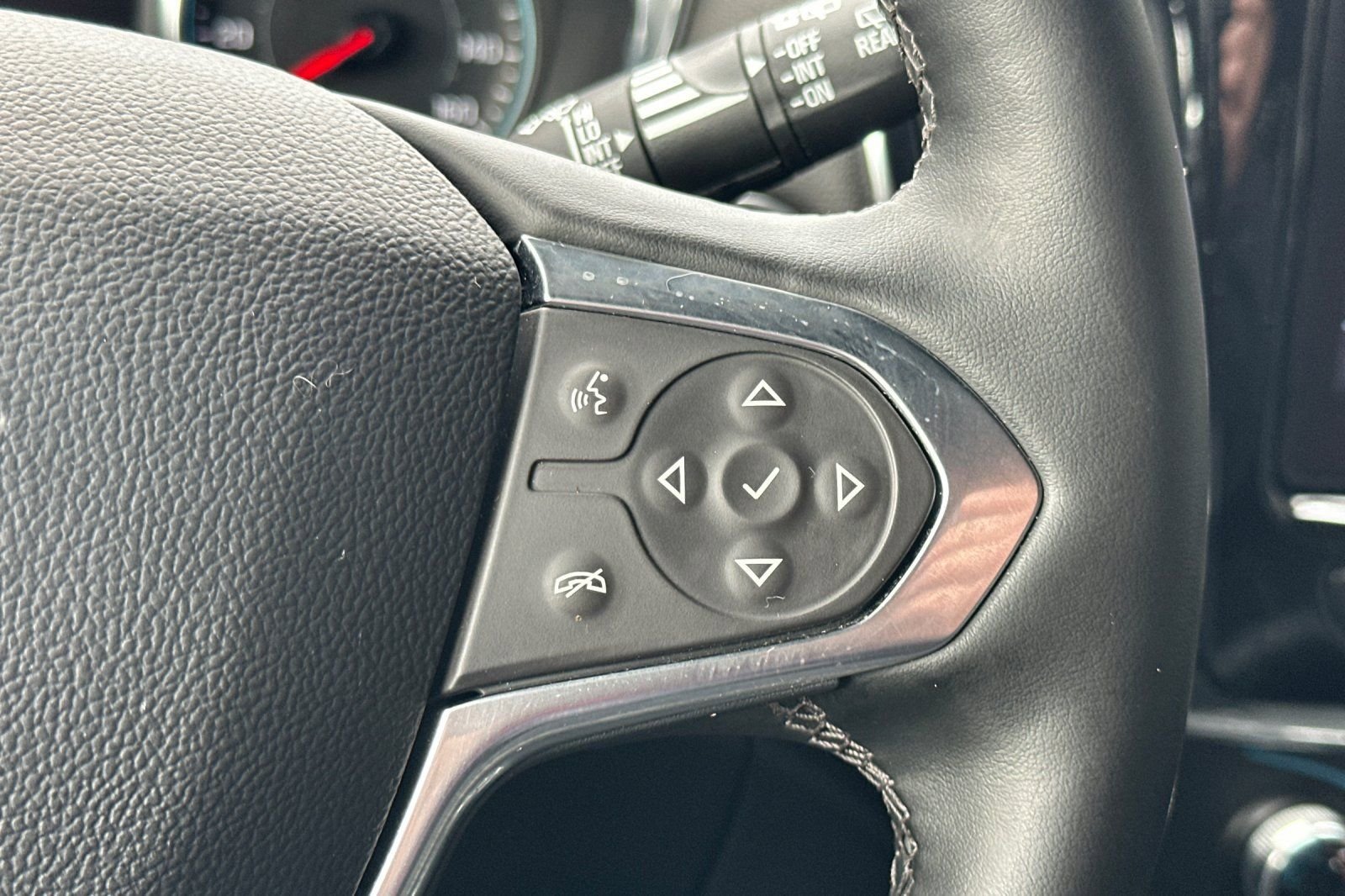 Used 2023 Chevrolet Traverse LT FWD image 29