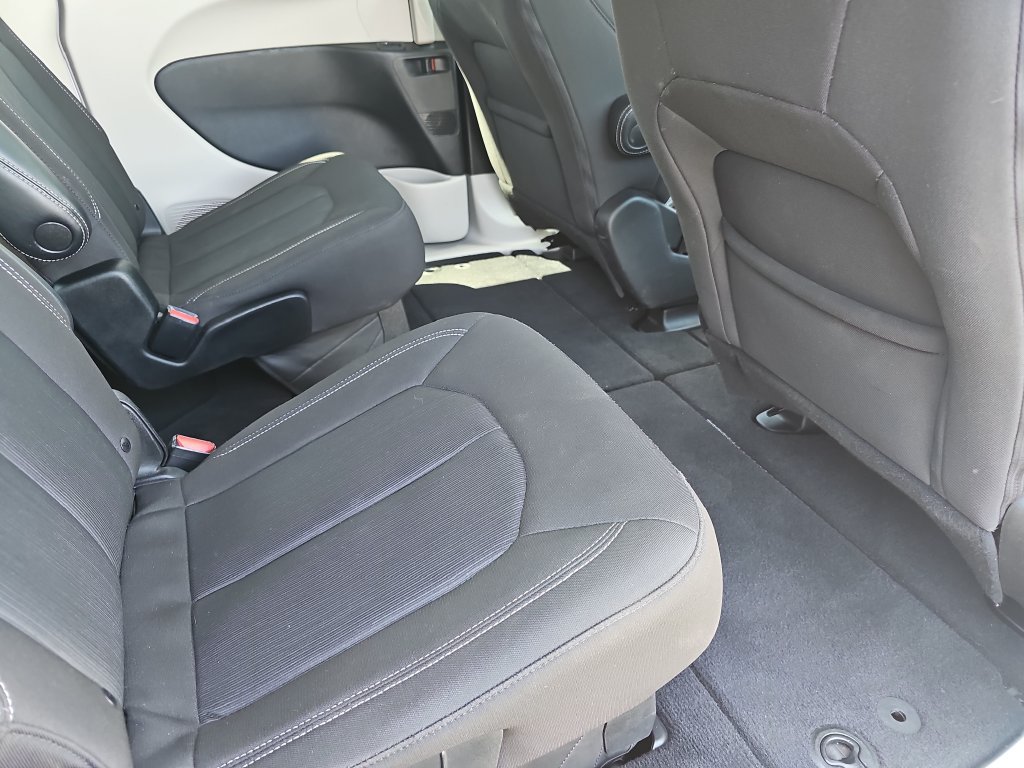 Used 2023 Chrysler Voyager LX FWD image 11