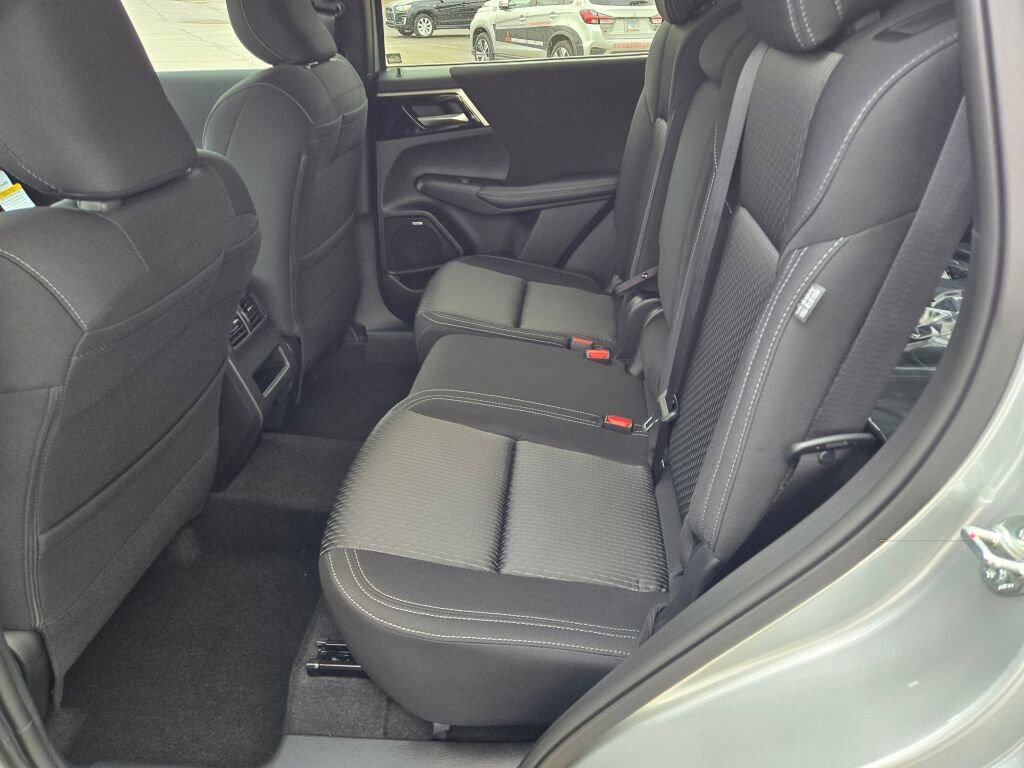 New 2026 Mitsubishi Outlander ES AWD/4WD image 11