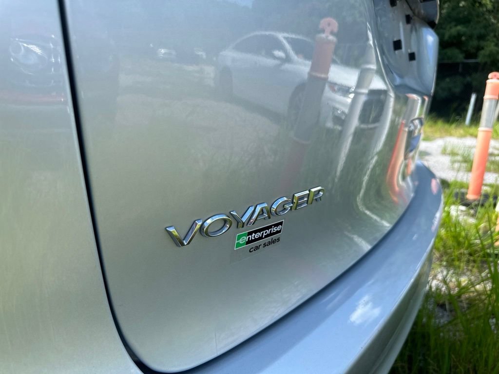 Used 2023 Chrysler Voyager LX FWD image 17
