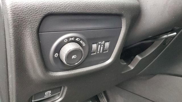 Certified 2023 Jeep Grand Cherokee Limited image 12