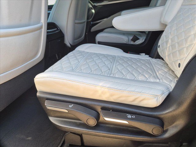 Used 2025 Cadillac Escalade V AWD/4WD image 22