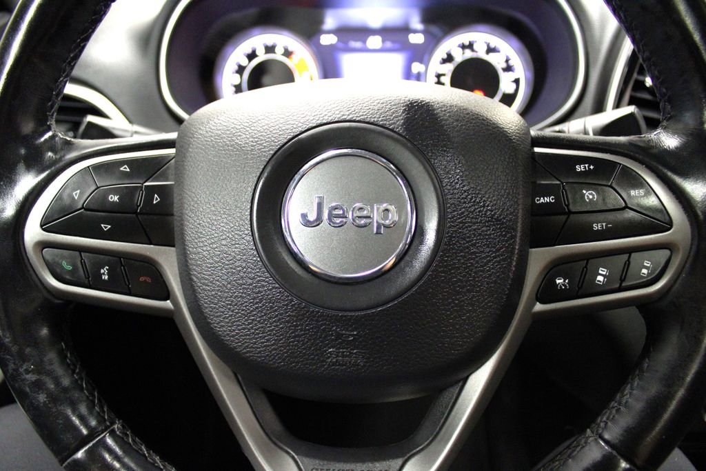 Used 2020 Jeep Cherokee Limited w/ Technology Group image 12