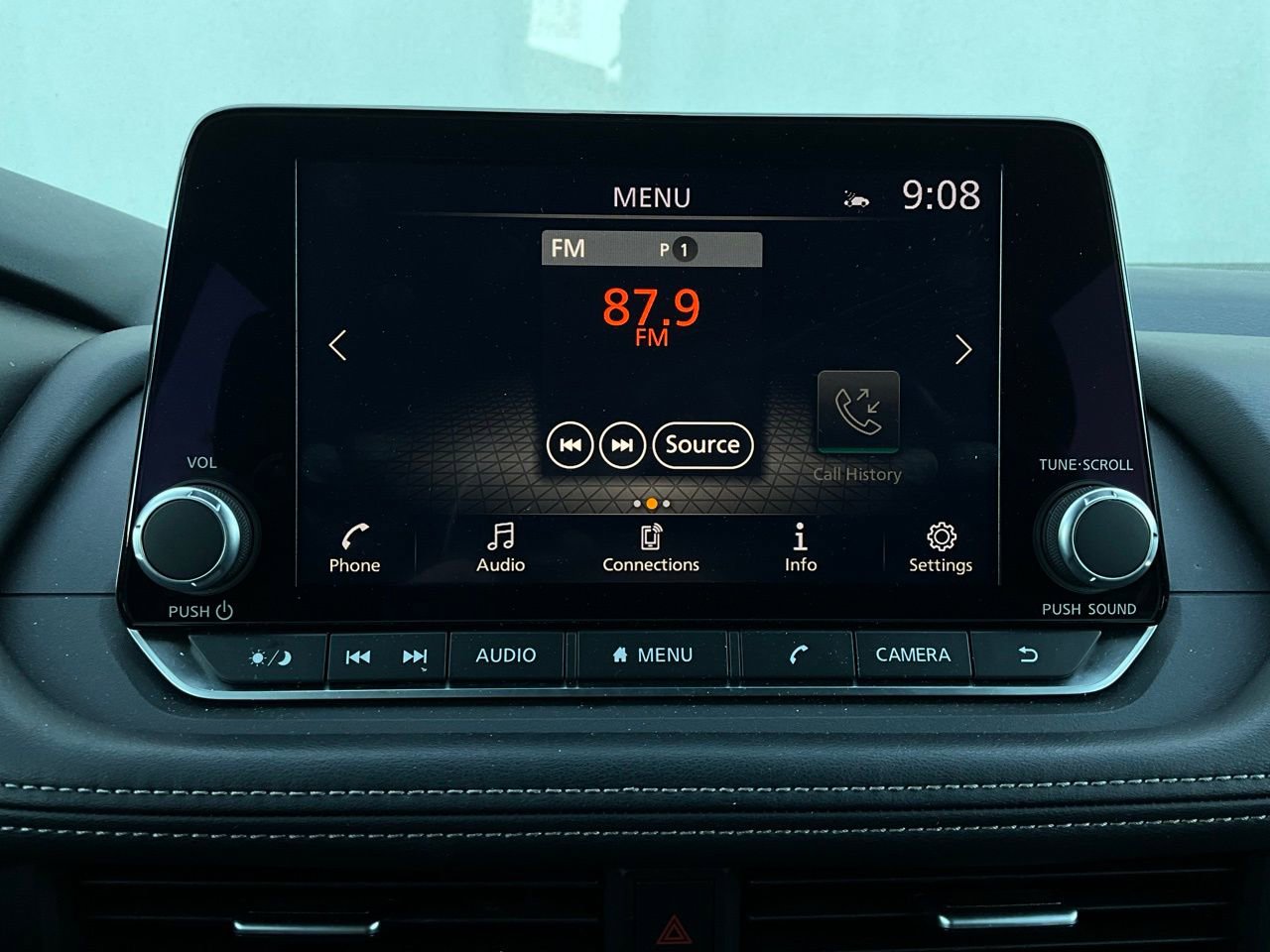 Used 2025 Nissan Rogue SV image 29