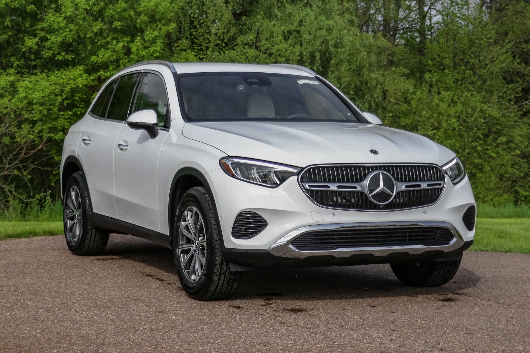 Used 2025 Mercedes-Benz GLC 300 4MATIC image 3
