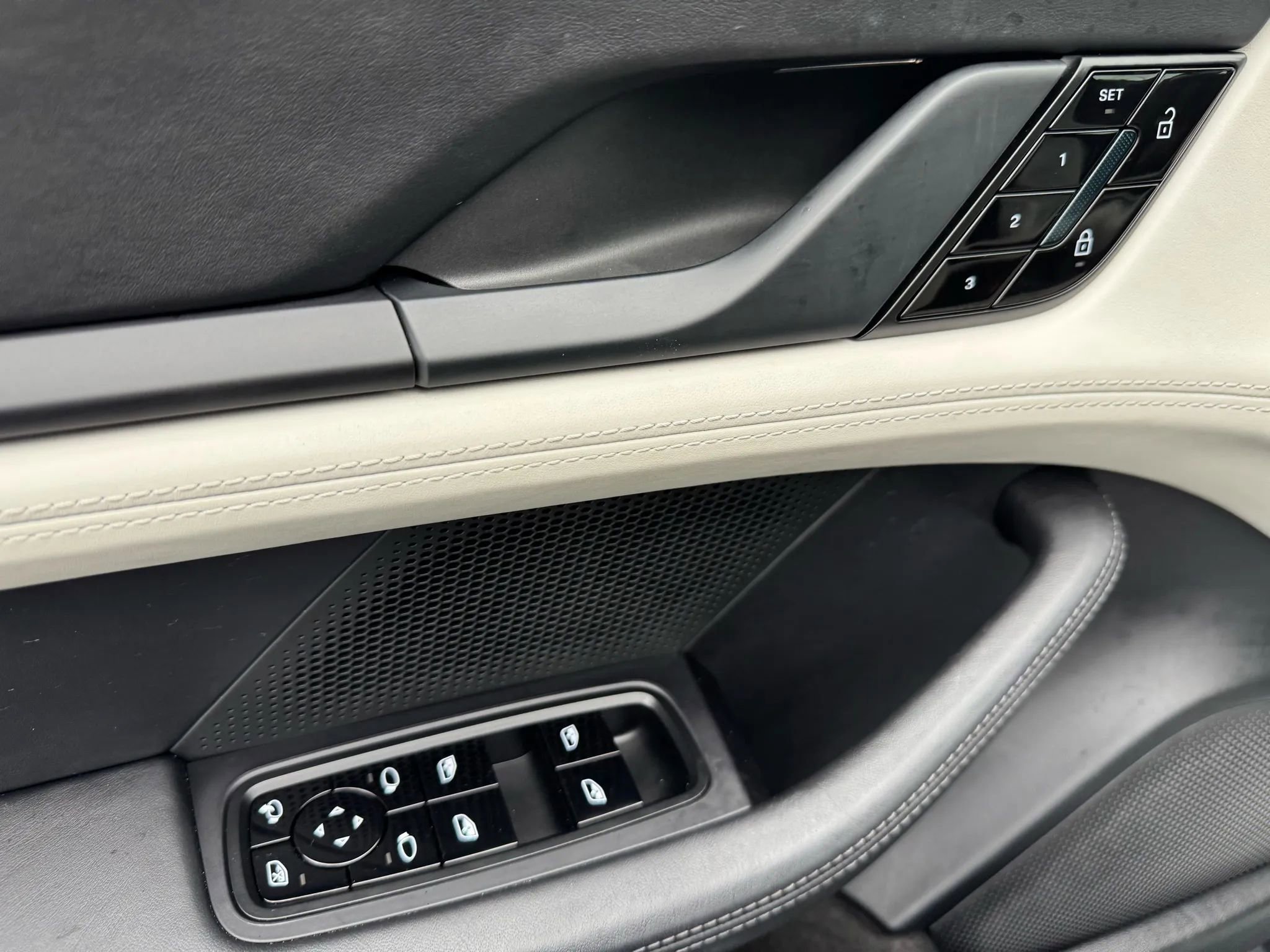 Used 2020 Porsche Taycan 4S image 42