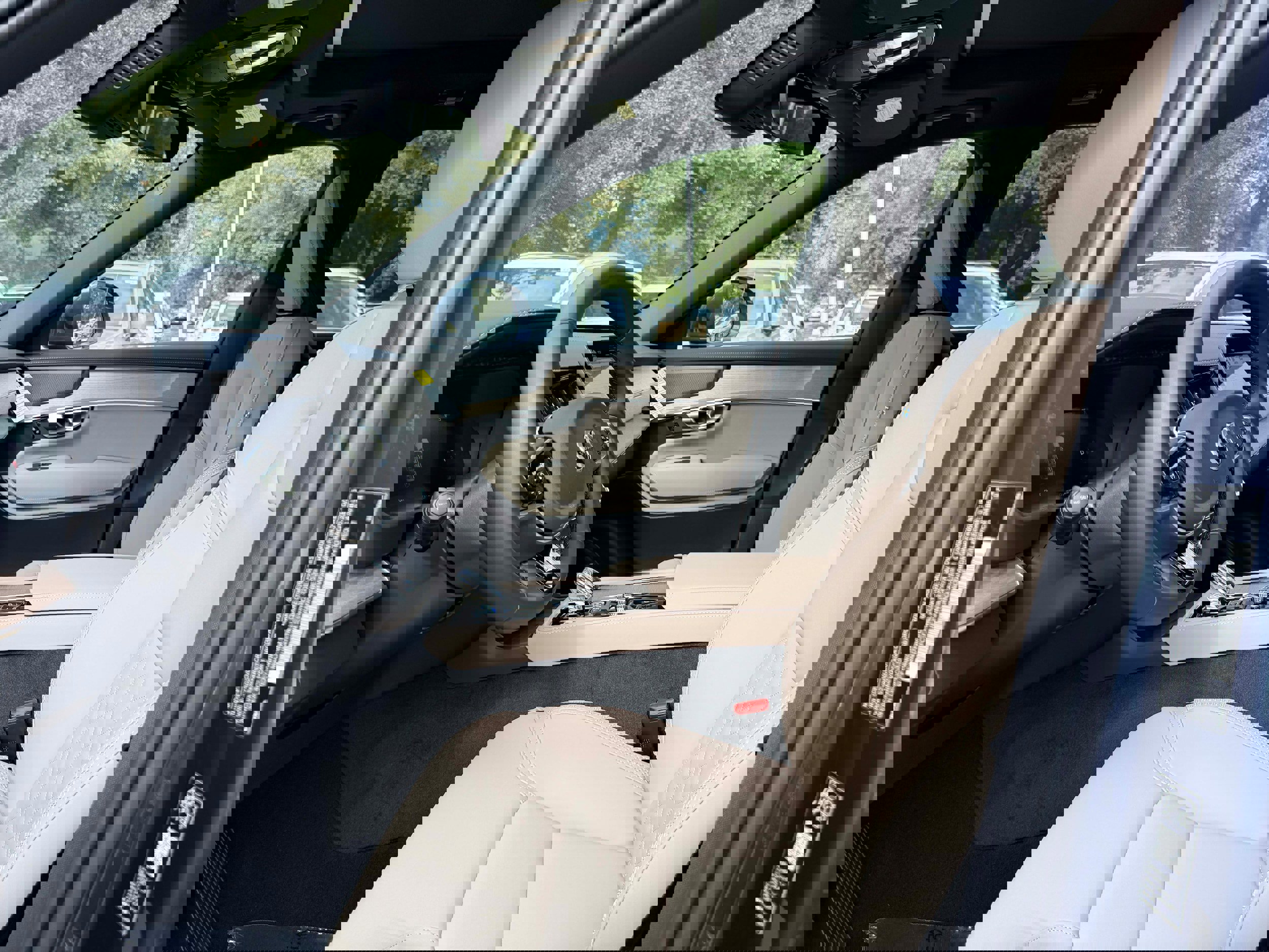 New 2026 Volvo XC90 B6 Plus w/ Protection Package Premier image 12