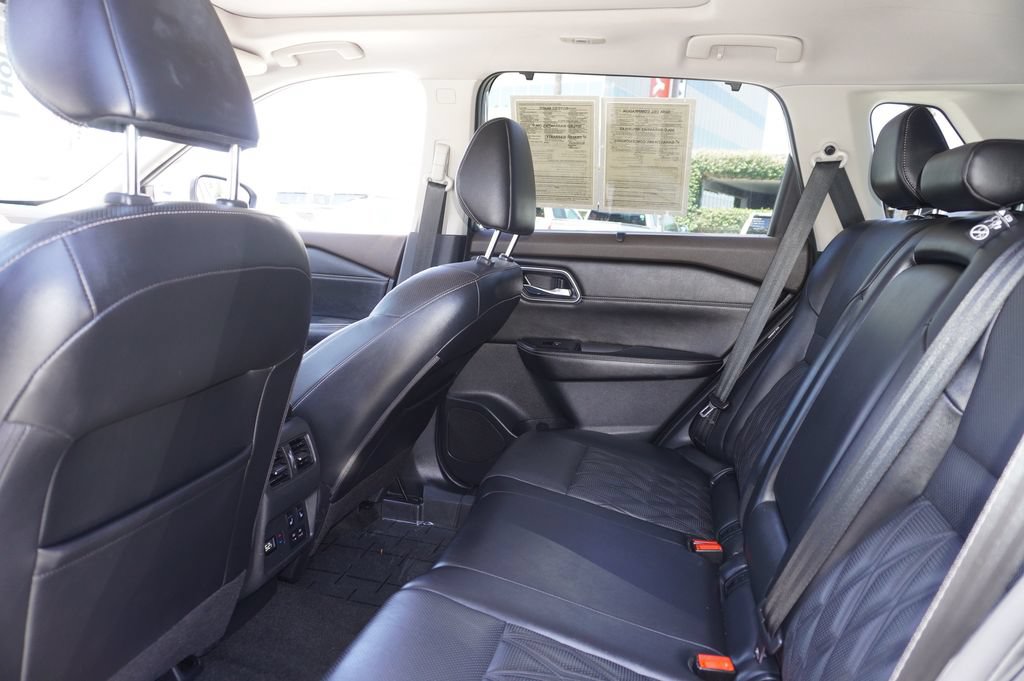 Used 2021 Nissan Rogue Platinum FWD image 11