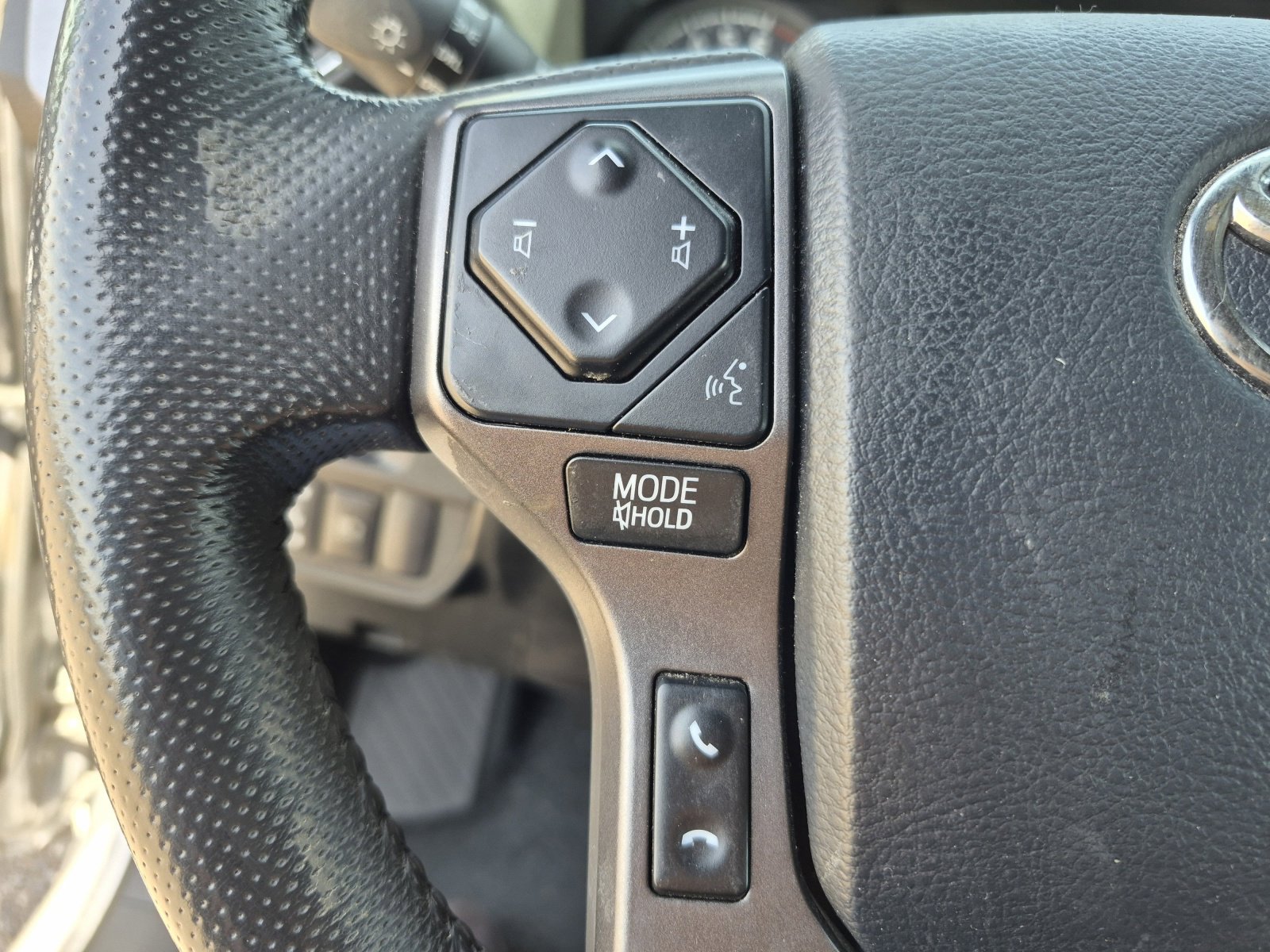 Used 2018 Toyota Tacoma TRD Off-Road AWD/4WD image 25