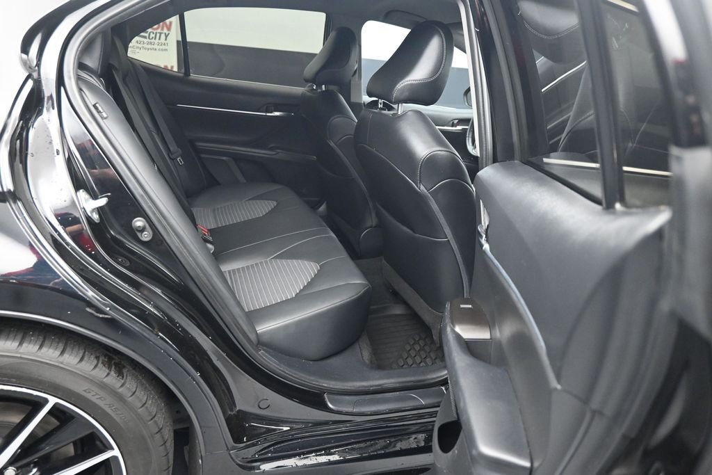 Used 2022 Toyota Camry SE FWD image 11
