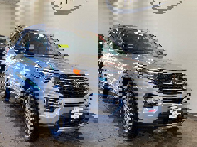 Used 2022 Ford Explorer XLT w/ Equipment Group 202A image 2