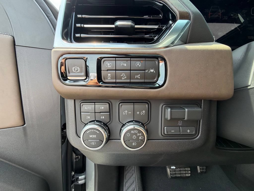Used 2026 GMC Yukon XL Denali Ultimate AWD/4WD image 4