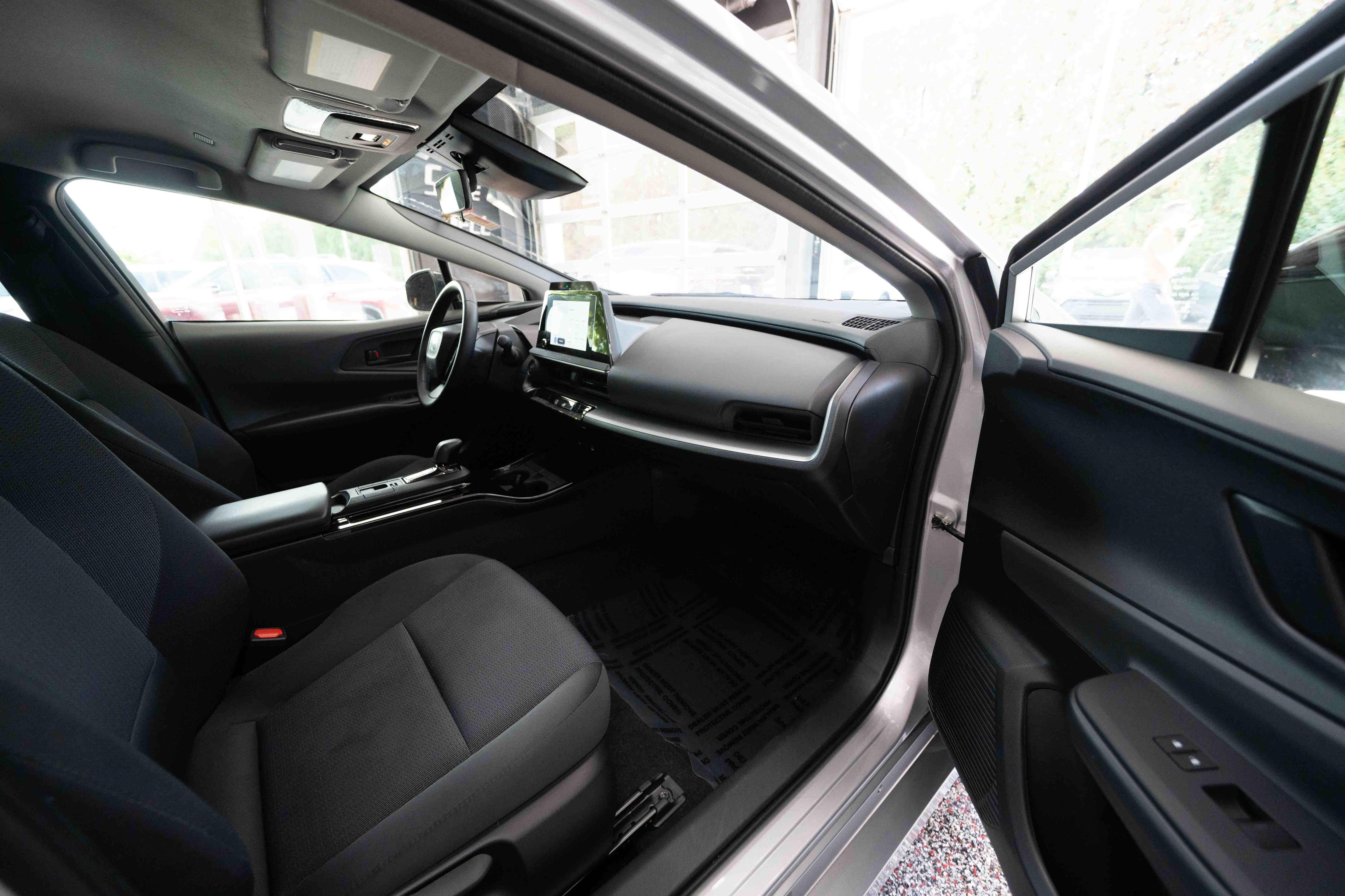Used 2025 Toyota Prius LE FWD image 25