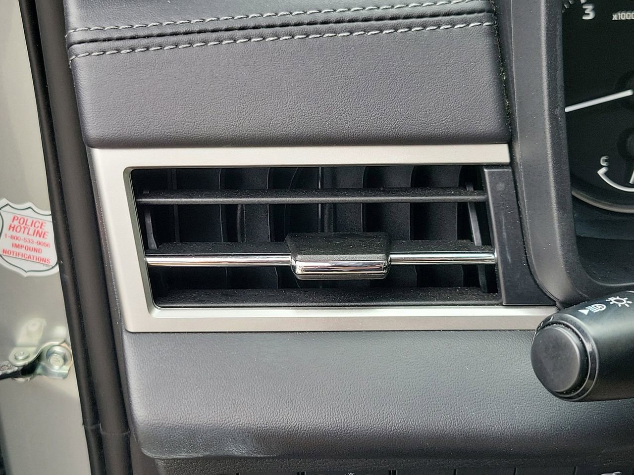 Used 2024 Mitsubishi Outlander SE image 32