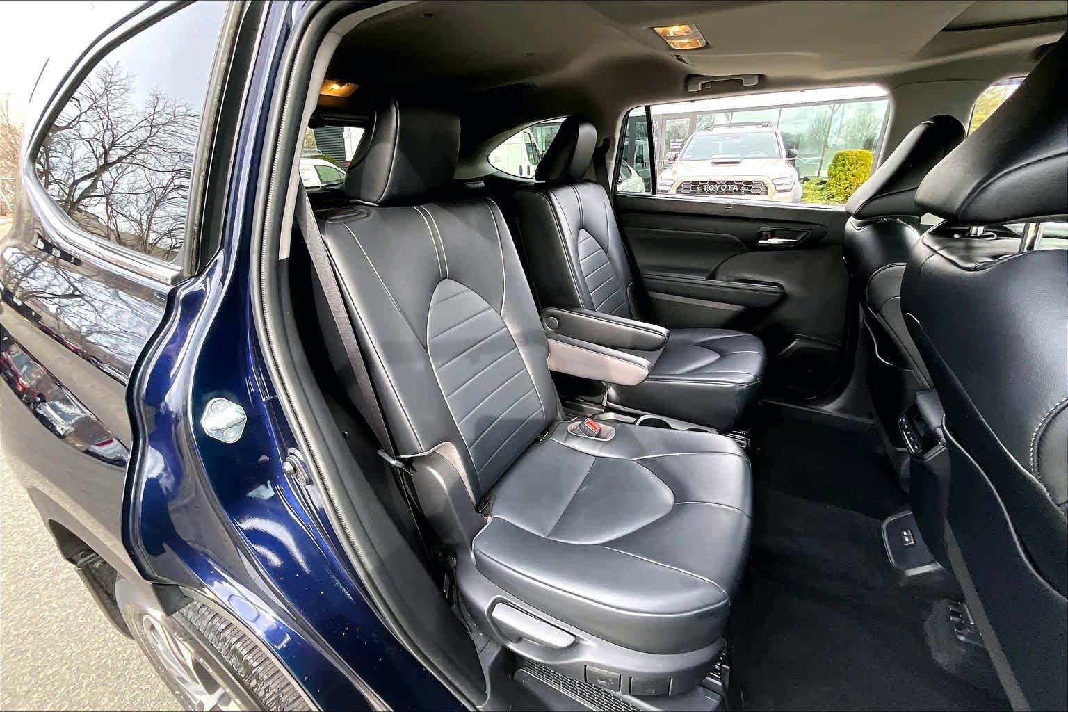 Used 2022 Toyota Highlander XLE AWD/4WD image 20