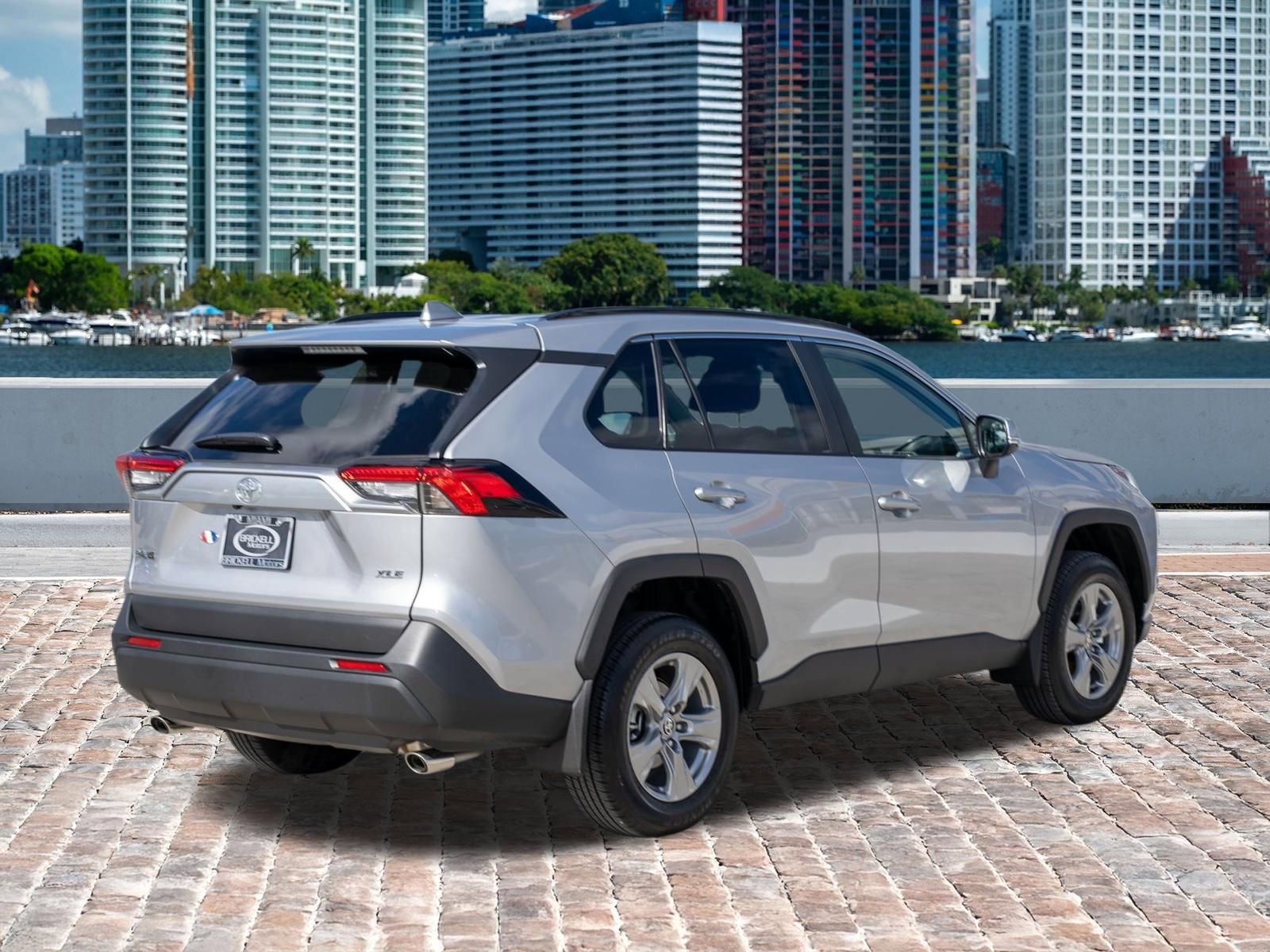 Used 2025 Toyota RAV4 XLE w/ Convenience Package image 5