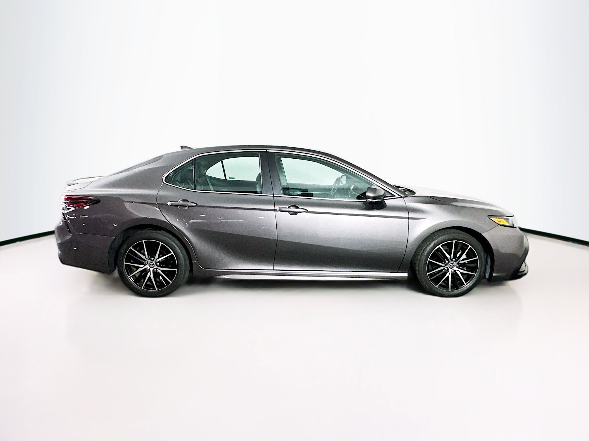 Used 2024 Toyota Camry SE FWD image 10