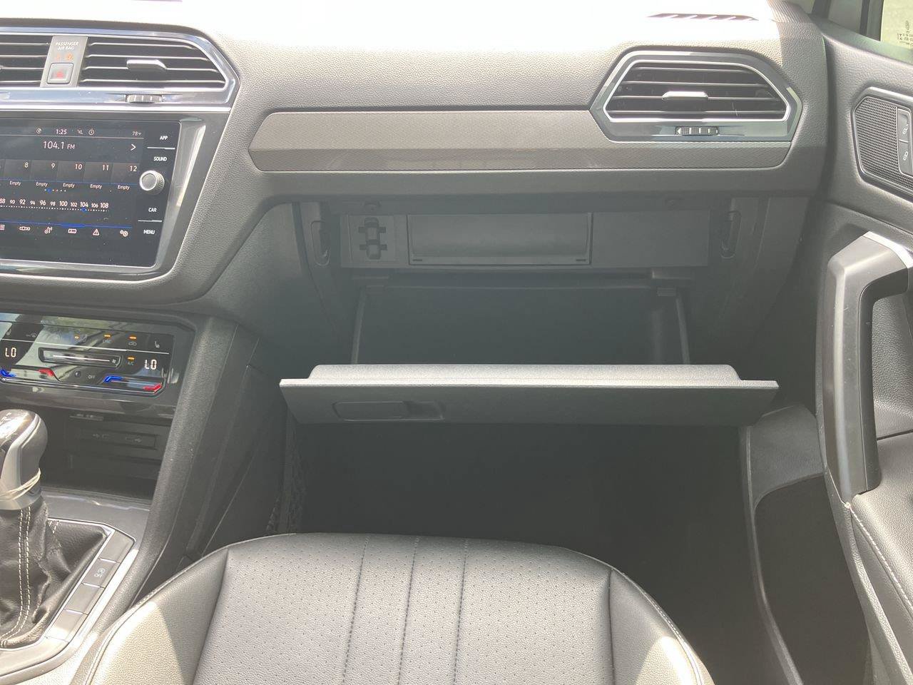 Used 2024 Volkswagen Tiguan SE FWD image 15