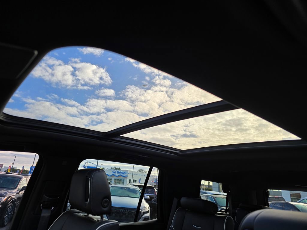 Used 2023 Cadillac Escalade Premium Luxury image 5