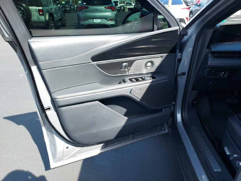 Used 2024 Lincoln Nautilus Premier w/ Equipment Group 102A AWD/4WD image 12