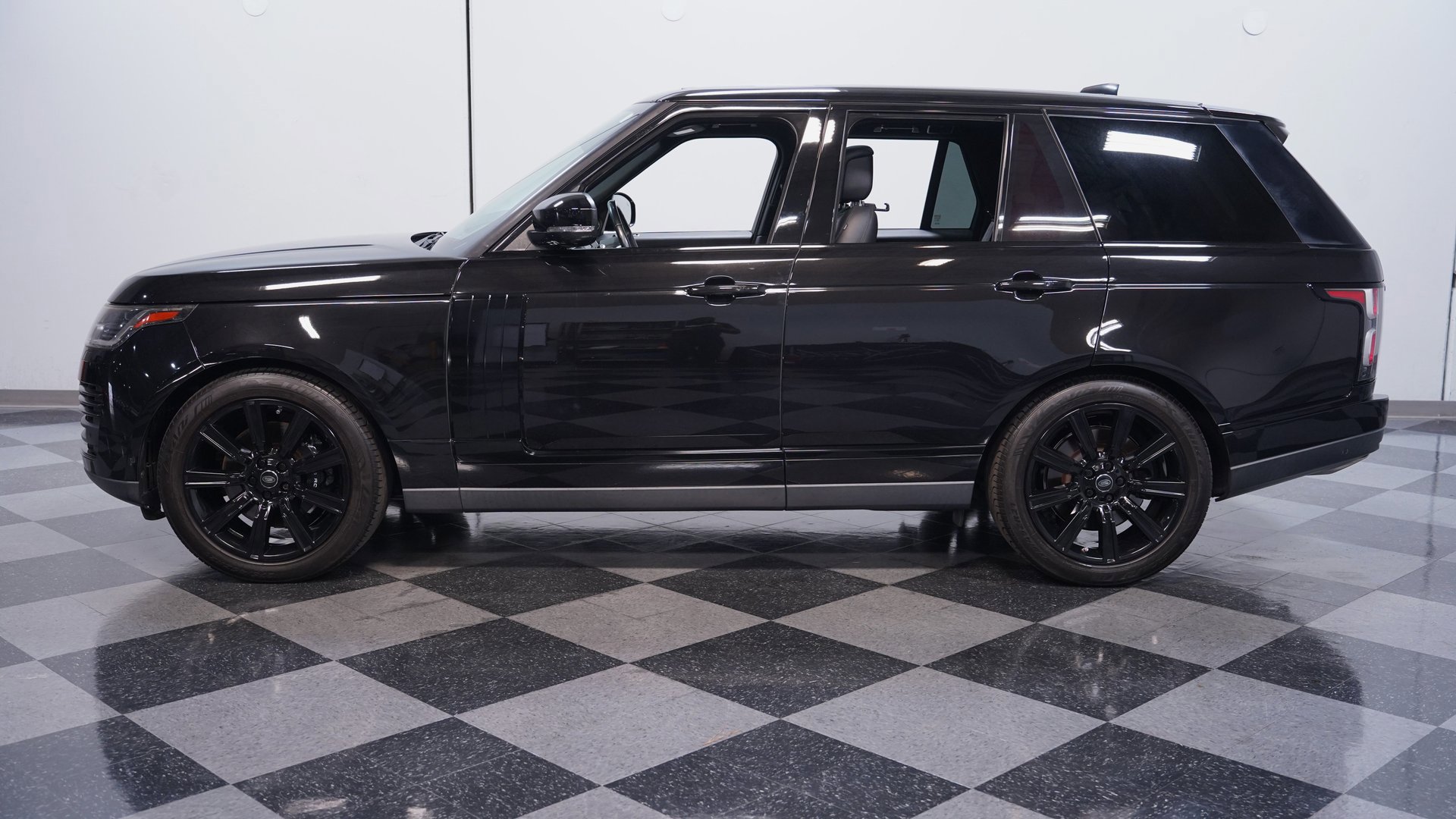 Used 2019 Land Rover Range Rover Supercharged AWD/4WD image 2