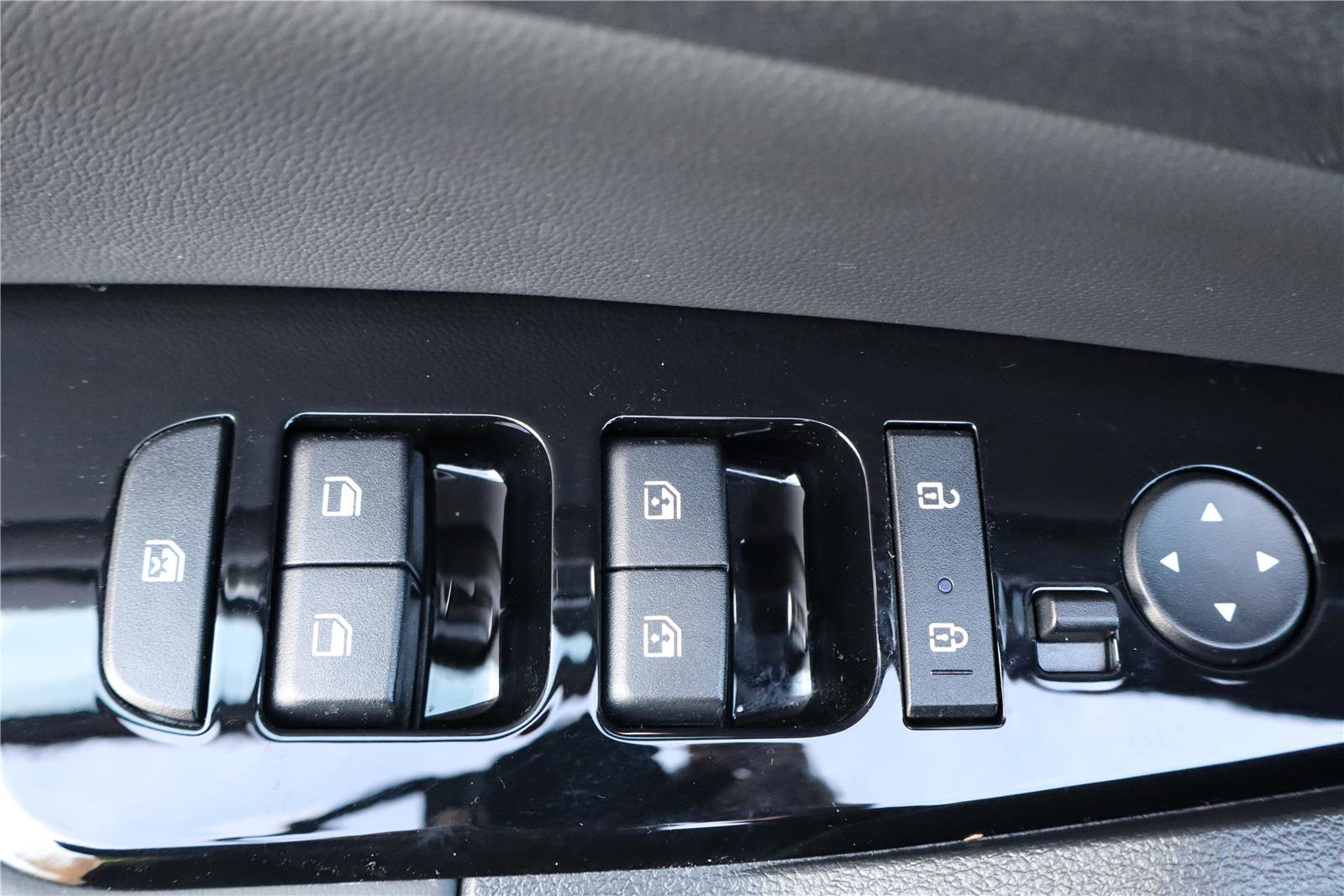 Certified 2025 Kia Sportage X-Line w/ Premium Package image 14