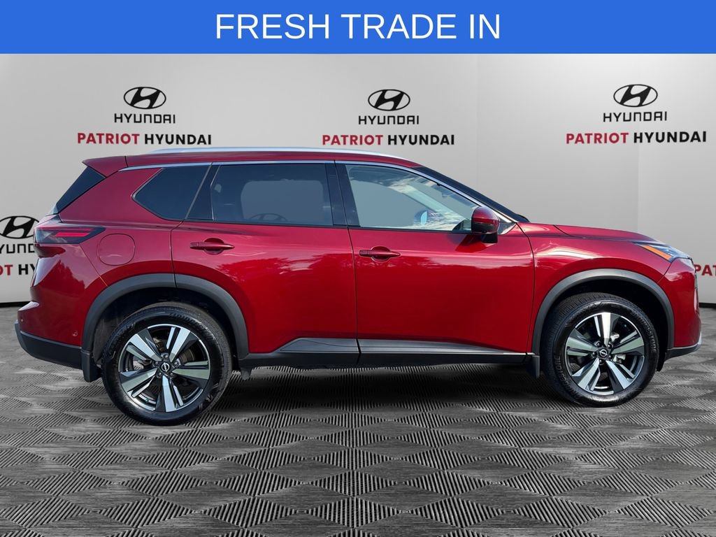 Used 2025 Nissan Rogue SL AWD/4WD image 2
