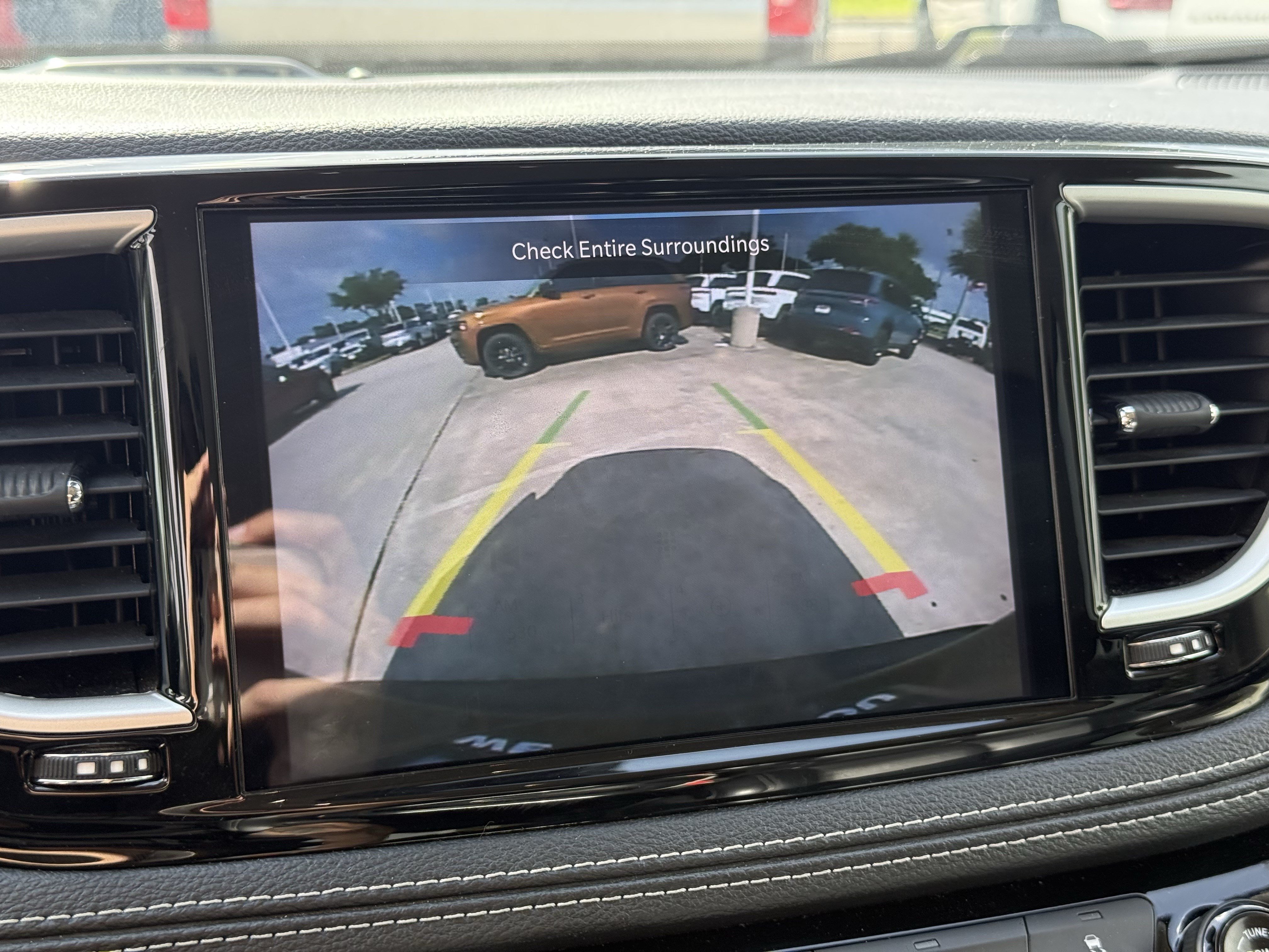 Used 2023 Chrysler Pacifica Touring-L FWD image 21
