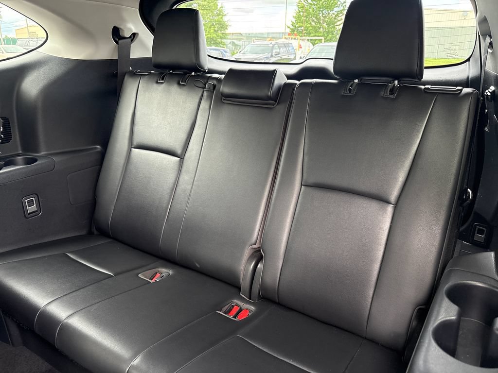 Used 2020 Toyota Highlander XLE AWD/4WD image 32