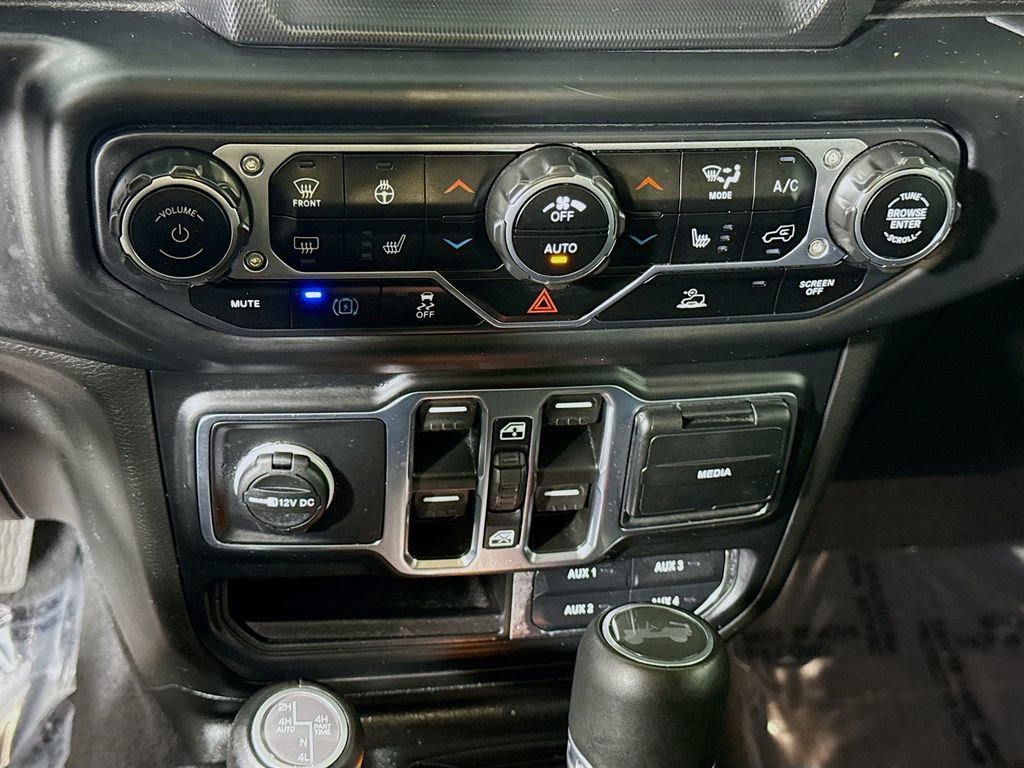 Used 2023 Jeep Wrangler Unlimited Sahara w/ Cold Weather Group AWD/4WD image 8