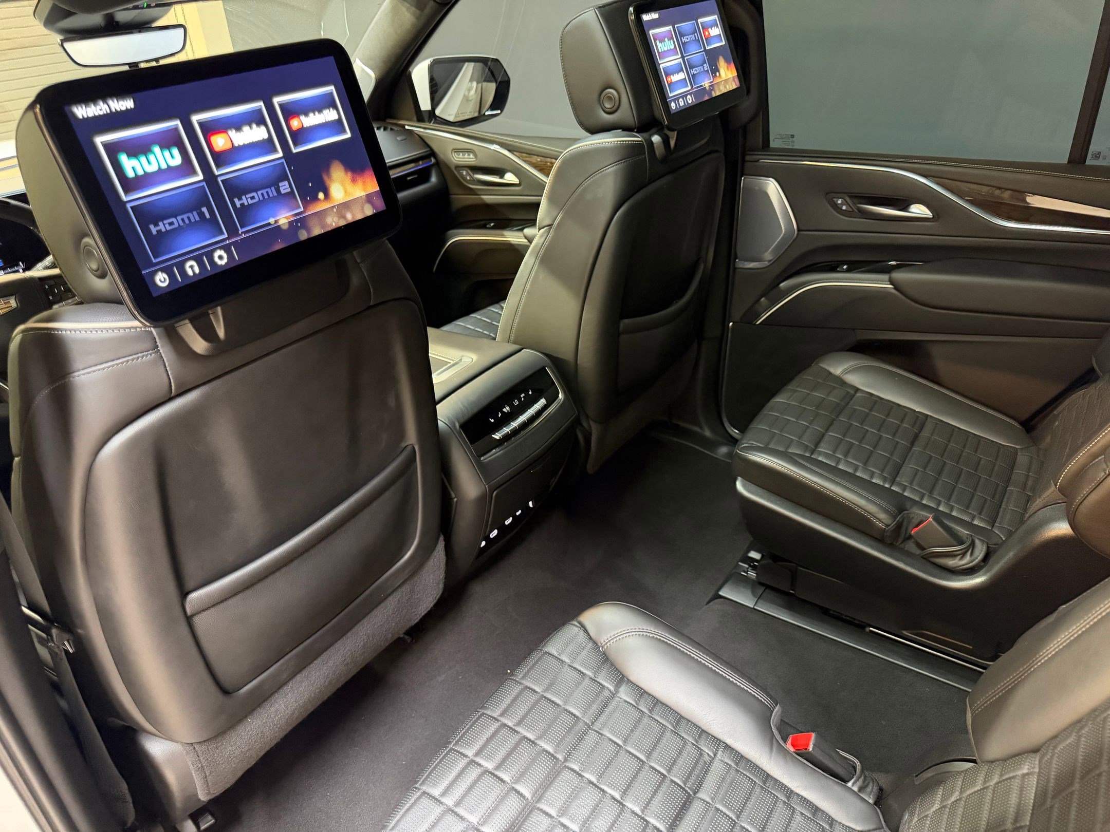 Certified 2024 Cadillac Escalade Sport Platinum w/ LPO, ONYX Package image 45