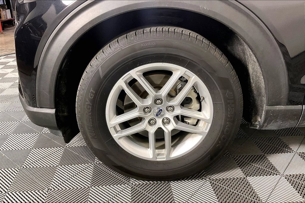 Used 2025 Ford Explorer Active w/ Active Comfort Package RWD image 10