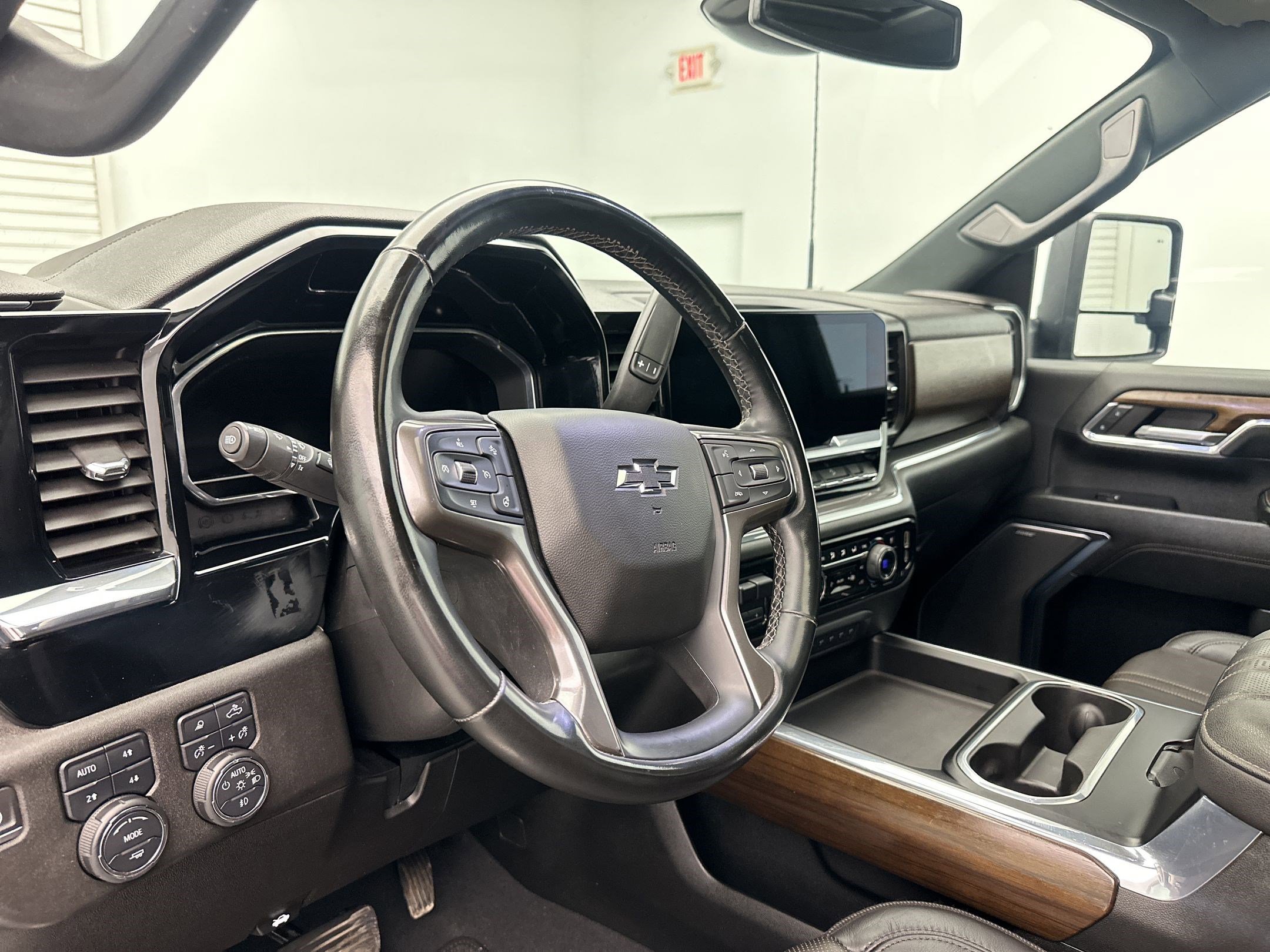 Certified 2024 Chevrolet Silverado 2500 High Country w/ Midnight Edition image 4