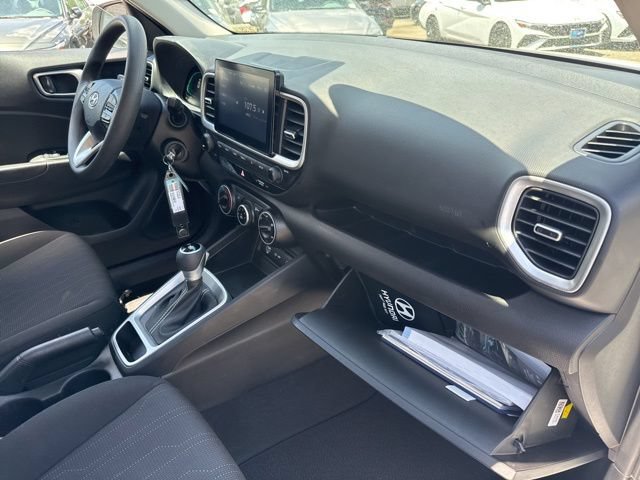 Used 2024 Hyundai Venue SE FWD image 25