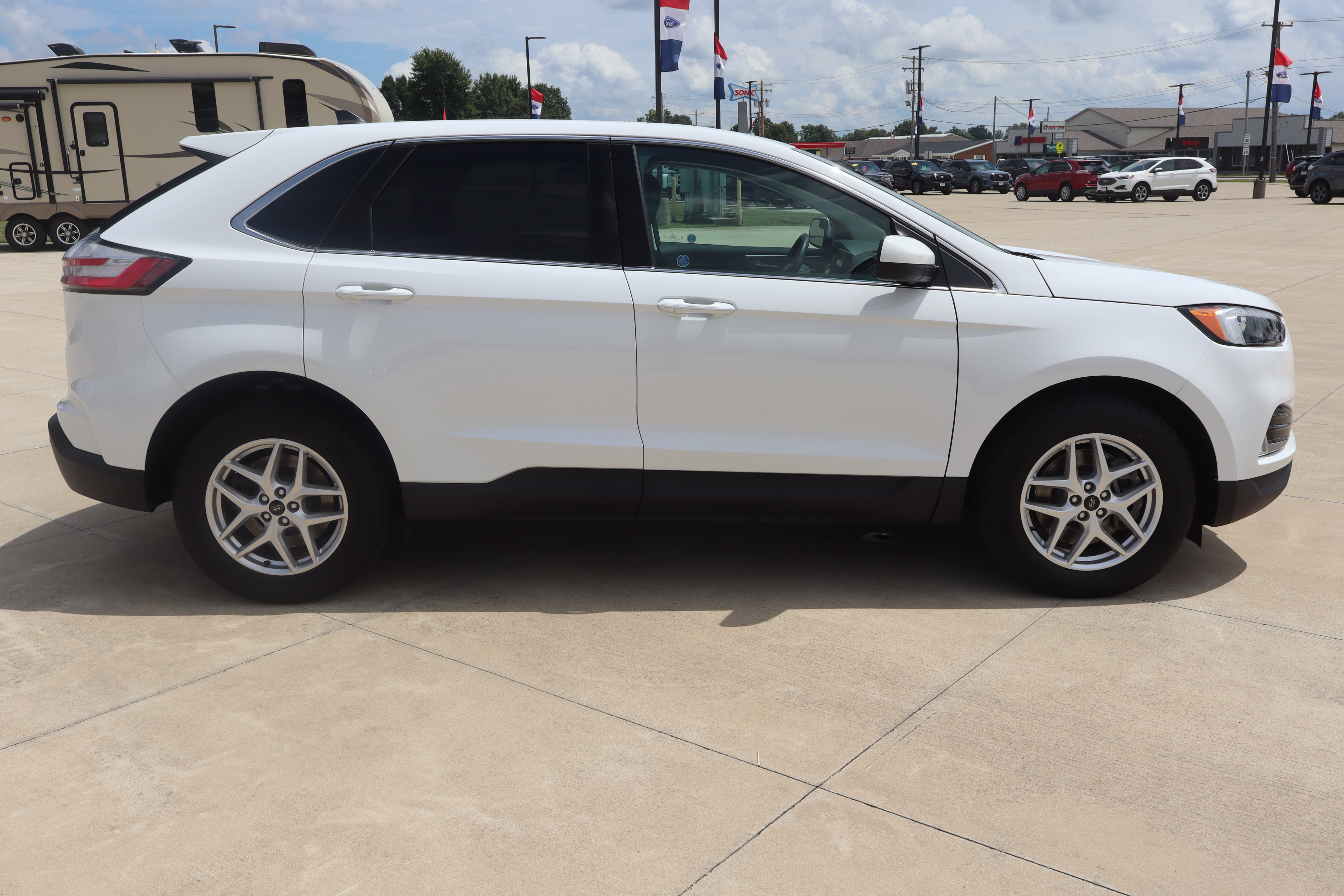 Used 2024 Ford Edge SEL w/ Convenience Package AWD/4WD image 5
