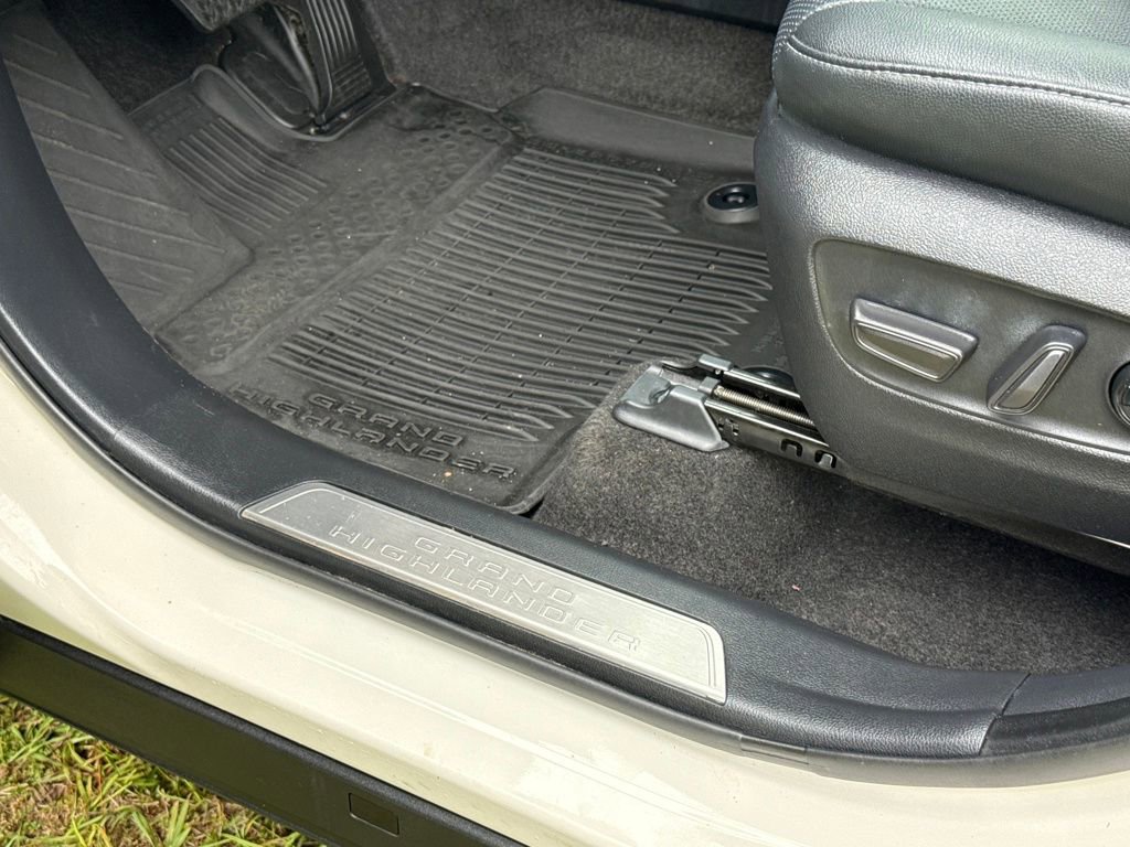 Used 2024 Toyota Grand Highlander Limited image 54