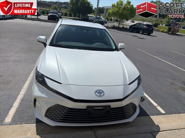 Used 2025 Toyota Camry XLE FWD image 1