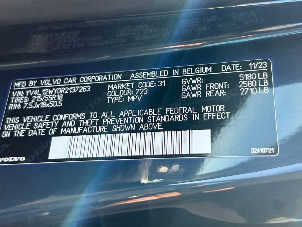 Used 2024 Volvo V60 B5 Cross Country Plus image 33