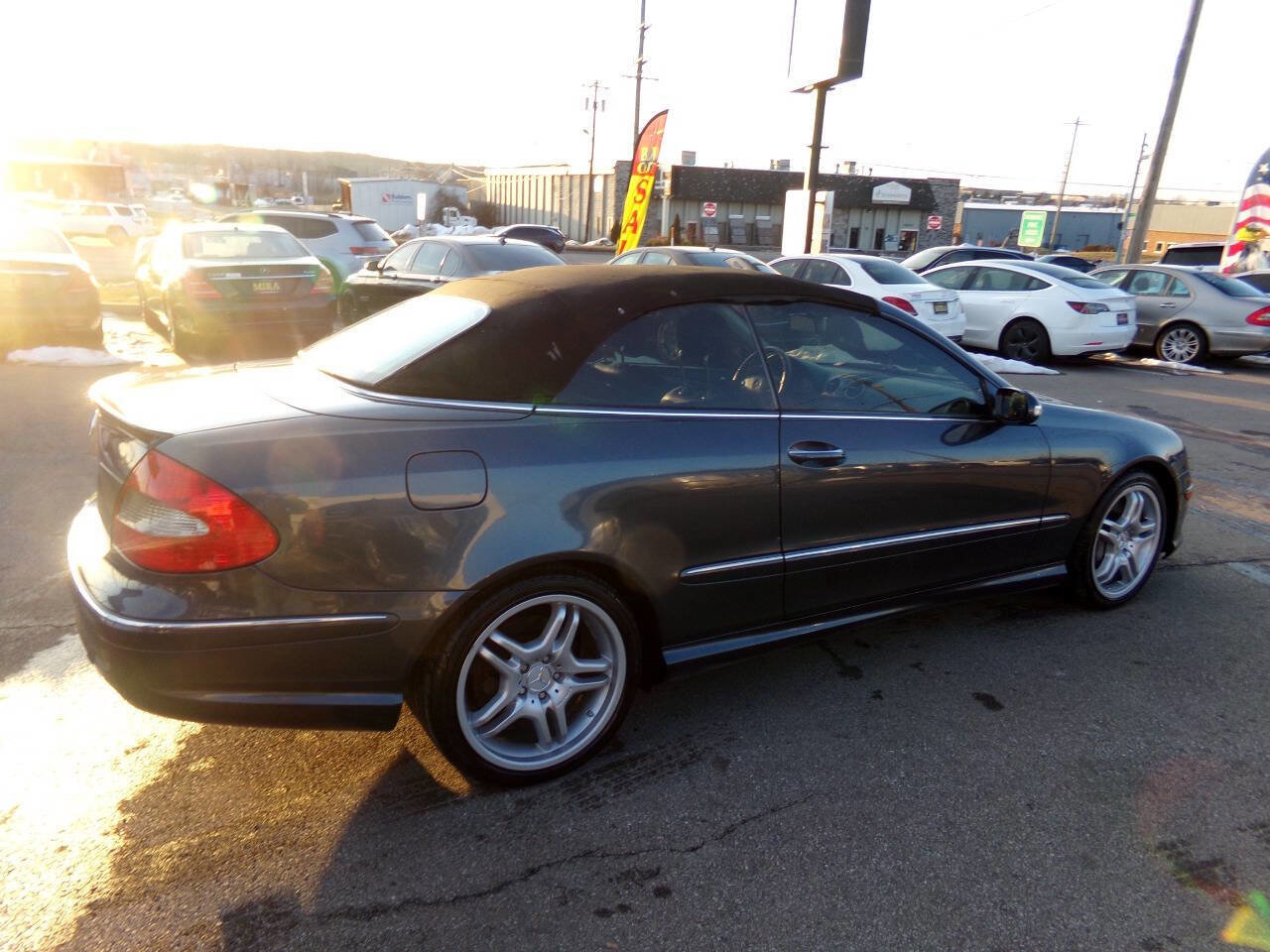 Used 2009 Mercedes-Benz CLK 550 Cabriolet w/ Premium I Pkg image 9